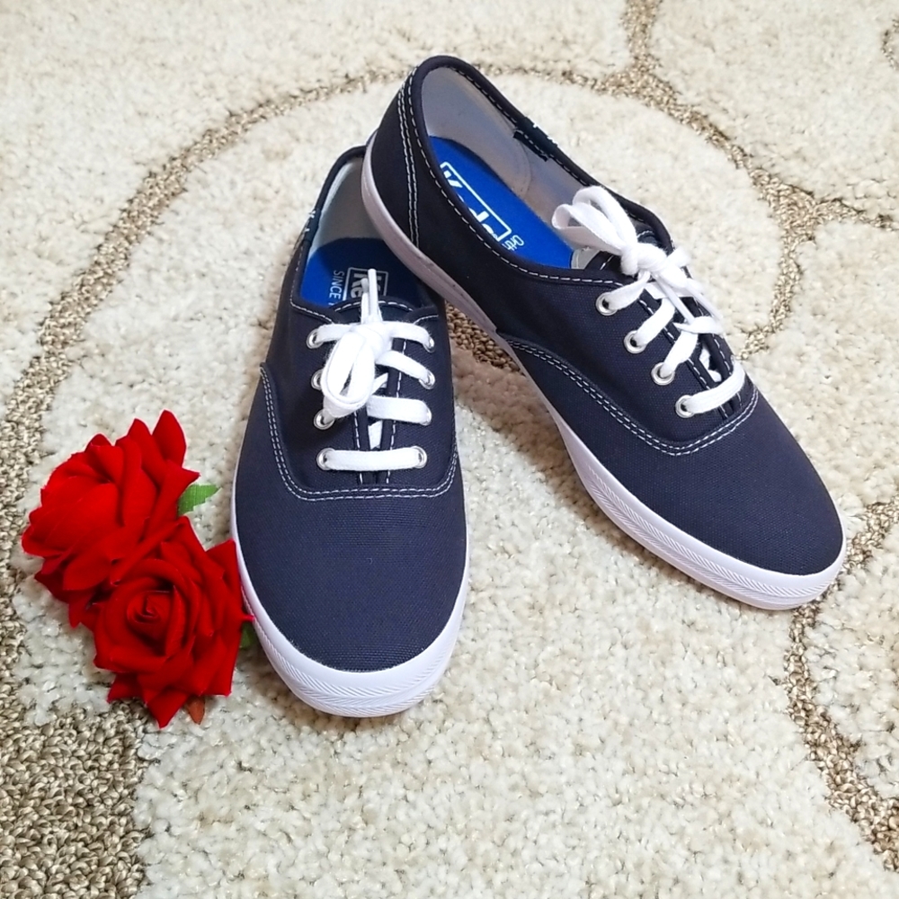 Keds navy blue and white 5.5